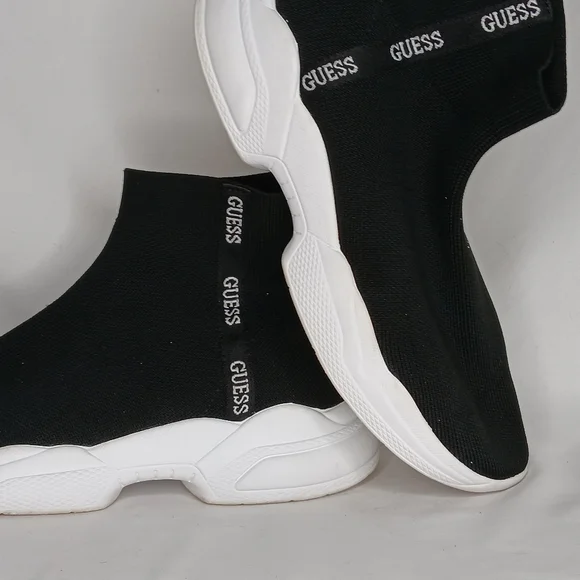 Guess - Picture 6 of 9